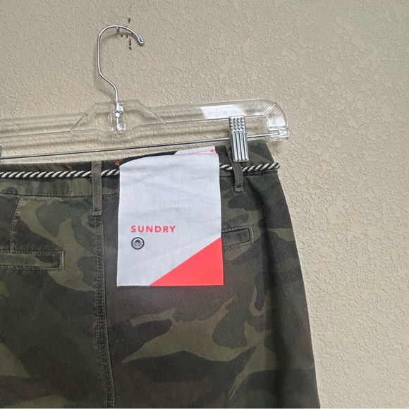 NWT Sundry Women’s Camo Cotton Pants Size 24 Drawstring Waist Tapered Leg - Picture 9 of 12